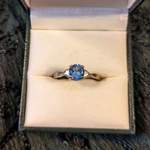 Cornflower Blue Solitaire Round Stone Silver Tone Ring, Size 7/8